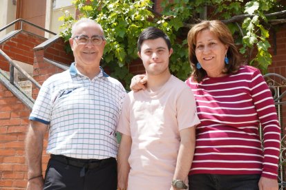 Después de trece años en lucha por la educación inclusiva y la dignidad de Rubén, la familia Calleja-Loma está pendiente de una sentencia del Tribunal Supremo que será decisiva para que el dictamen de la ONU sea efectivo y les reparen los daños causados. J. NOTARIO