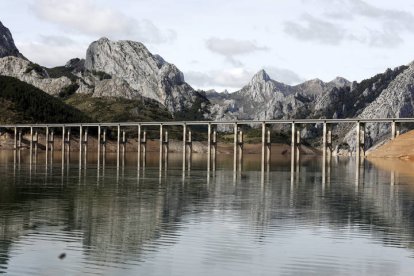 Vistas al embalse de Riaño. Marciano Pérez