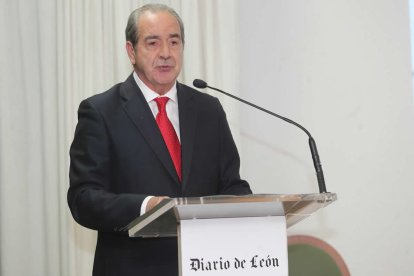 El directivo de Caja Rural, Cipriano García, en su ponencia. L. DE LA MATA