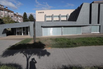 Uned León: Cómo llegar, Mapa, teléfonos y horarios. Foto de archivo