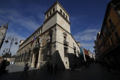 El Palacio de los Guzmanes: un imprescindible si visitas León. Archivo