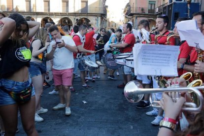 La concentración de Peñas y charangas se traslada de la plaza Mayor a la plaza de Regla este año. J. S. F.