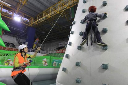 El auge del rocódromo: Los secretos de la escalada como deporte de moda