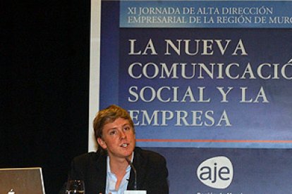 Chris Hughes durante su intervención en la XI Jornada de Alta Dirección de la Asociación de Jóvenes