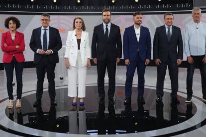 Los siete portavoces parlamentarios, antes de iniciarse el debate. EFE