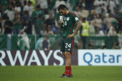 Luis Chavez se lamenta de la eliminación de su selección en el Mundial. MÉNDEZ