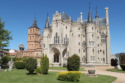 Palacio Episcopal de Astorga: todo lo que debes saber antes de ir. Archivo