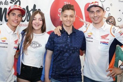 Marc Márquez, Lucia Ortego, Robert Juárez y Jorge Lorenzo, unidos alrededor de la Fundación Pequeño Deseo.