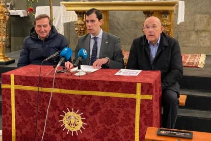 Manuel Ángel Modino, Juan Muñiz y Nacho Hurtado, en la presentación de la actividad. J. NOTARIO