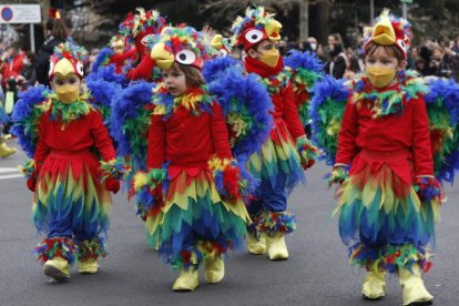 El desfile de Carnaval tendrá de nuevo como punto de partida el paseo de Papalaguinda. Los disfraces no saltarán tan sólo al centro de la cabalgata sino también a las aceras del centro de León. MARCIANO PÉREZ