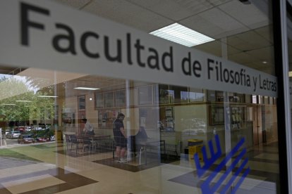 El máster, de carácter semipresencial, se imparte en la Facultad de Filosofía y Letras en el Campus de Vegazana. FERNANDO OTERO