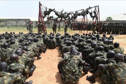 Soldados nigerianos en un campo de entrenamiento.