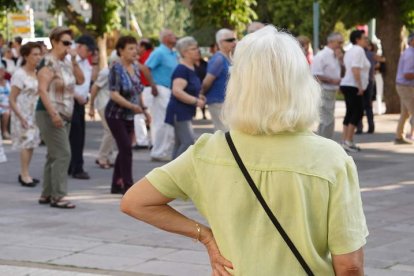 La población llega a los 80 años, algo impensable hace dos siglos. JESÚS F. SALVADORES