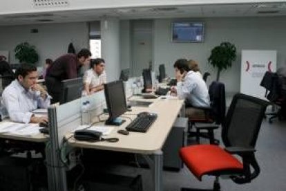 Varios trabajadores en las instalaciones del Inteco, en una imagen de archivo