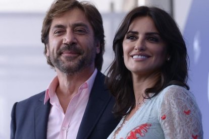 Javier Bardem y Penélope Cruz, en la presentación de Loving Pablo en la Mostra