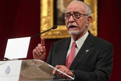 El escritor y académico leonés José María Merino, tras recoger recientemente el premio Cedro. RODRIGO JIMÉNEZ