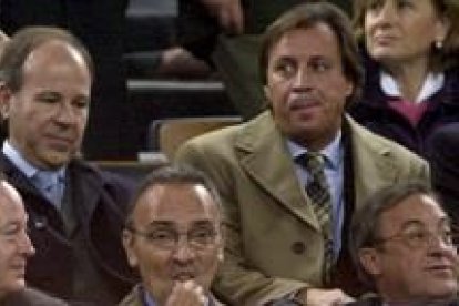 Gaspart, junto a Florentino Pérez, en el palco del Camp Nou durante el partido del sábado