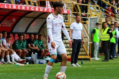 David López dubutó con la elástica del primer equipo de la Cultural frente al Zamora CF. CYDL