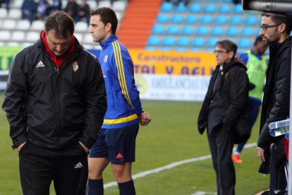 La mala racha del último mes y medio acabó llevándose por delante a Manolo Díaz, que ha dirigido al equipo blanquiazul durante año y medio.