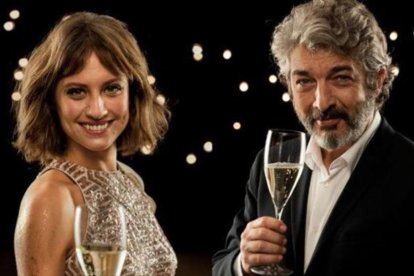 Michelle Jenner y Ricardo Darín, protagonistas del nuevo espot navideño de Freixenet.