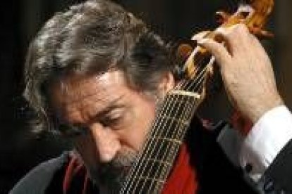 El violista de gamba Jordi Savall vuelve esta noche de nuevo al Auditorio con un gran programa