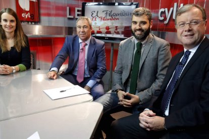 Elena Rodríguez Costilla. Joaquín S. Torné, Roberto Núñez y Antonio Silván ayer en El Filandón