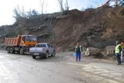 La carretera de Prioro ha vuelto a sufrir un nuevo desprendimiento