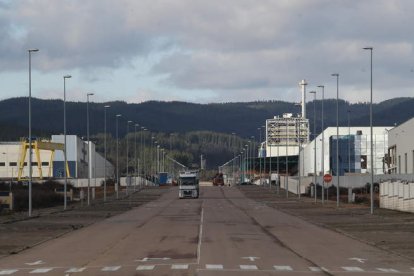 Imagen de archivo del polígono de El Bayo, donde se ubicará la nueva empresa. L. DE LA MATA