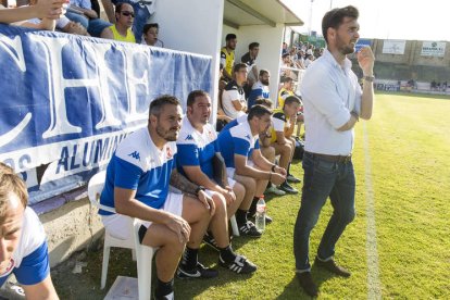 Víctor Cea deberá decidir en los próximos días las salidas del equipo leonés. FERNANDO OTERO