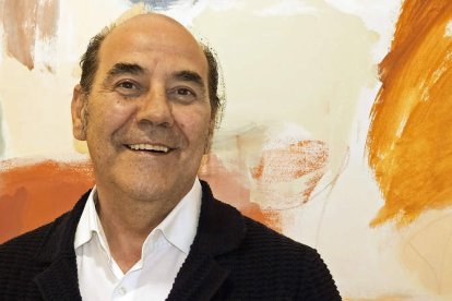 El polifacético poeta, cantante y artista Miguel Escanciano, que presenta libro y exposición. CUEVAS