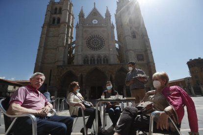 Fase 1 de la desescalada en la plaza de la Regla. JESÚS F. SALVADORES