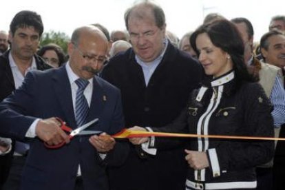 José María Ignacio Barrasa, Herrera y Silvia Clemente, inauguran la feria agrícola de Lerma.