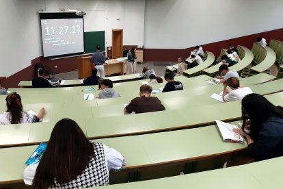 Alumnos durante las pruebas de la Ebau. UNIVERSIDAD DE LEÓN