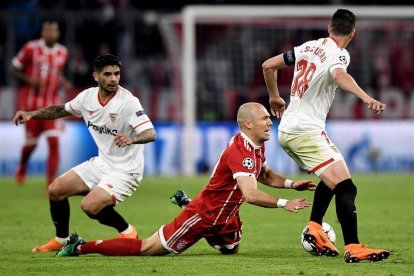 Robben cae ante Banega y Escudero