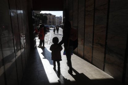 Entrada a un colegio de León. JESÚS F. SALVADORES