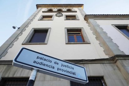 Fachada de la Audiencia Provincial de León.