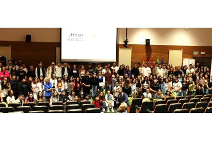 Fotografía de los alumnos internacionales que acudieron a la ceremonia de bienvenida. ULE