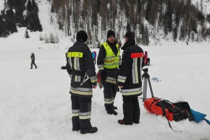 Participantes en las labores de rescate de los alpinistas en el valle de Aurina.