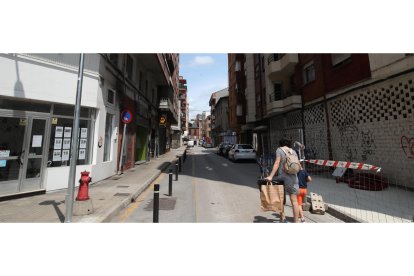 Una de las calles donde hay instalada una cámara por la ZBE. ANA F. BARREDO