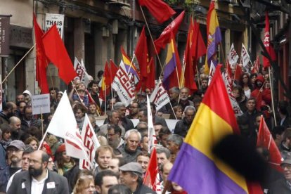 Manifestantes, a su llegada a la plaza.