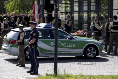 Despliegue policial en la estación de tren donde se ha producido en tiroteo,