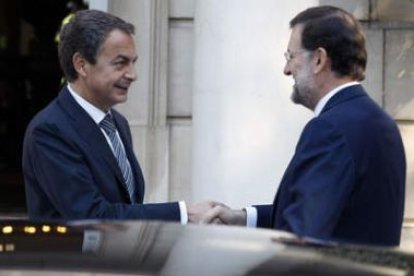 Zapatero y Rajoy, durante la reunión que mantuvieron el pasado mes de mayo.