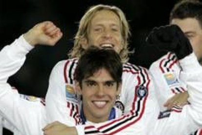 Kaka y Ambrosini celebran el triunfo del Milan