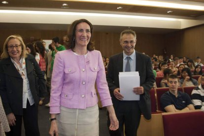 La presidenta de las Cortes, Josefa García Cirac, a su llegada a la Universidad de Salamanca para clausurar un Máster-doctorado.