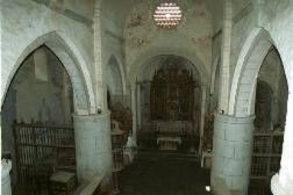 Interior de la iglesia del monasterio de San Pedro de Montes, la parte mejor conservada del conjunto