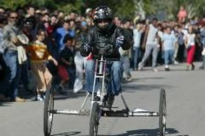 Vehículos de lo más raro participarán en el descenso de autos locos o «carrilanas»