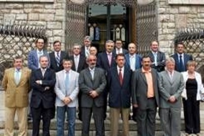 Foto de grupo del nuevo consejo de administración de Caja España