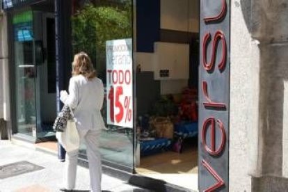 Los accesorios personales y del hogar son los que más se resienten del descenso de las ventas