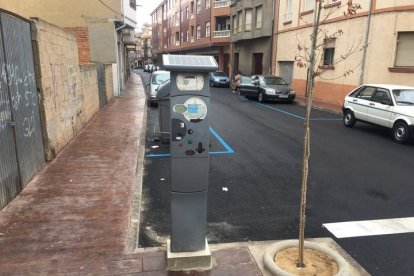 Imagen de un parquímetro en La Bañeza. DL