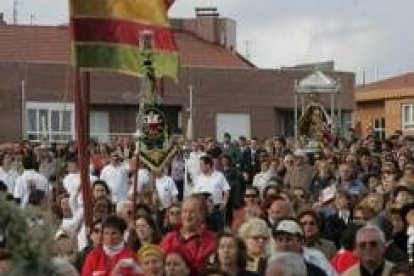 La devoción a la Virgen del Camino tuvo su último ejemplo en la subida al santuario del mes de mayo